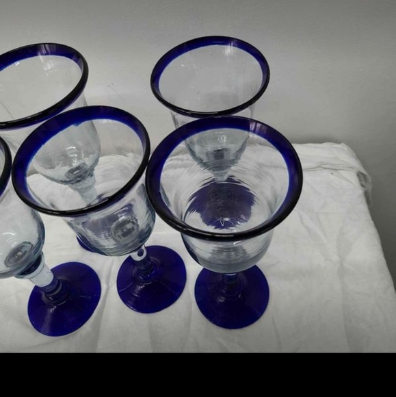 5 Vintage Large Hand Made Blown Mexican Wine Cocktail Glasses Blue Rim & Base. - Picture 8 of 16